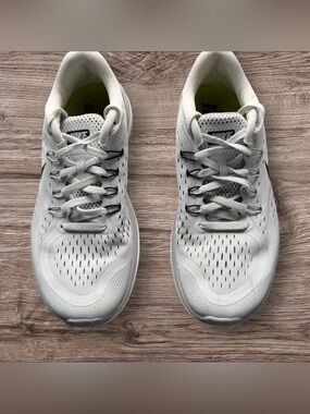 Women’s Nike Grey Free Run Size 7